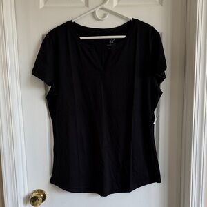 New York & Company Black Short Sleeve V-Neck Tee
